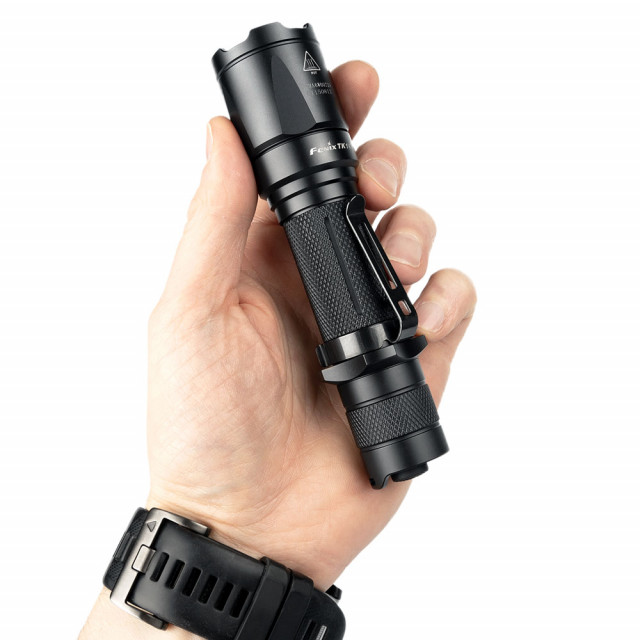 Fenix TK16 taktinen taskulamppu Fenix TK16 taktinen taskulamppu