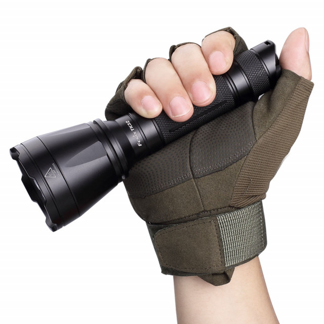 Taskulamppu Fenix TK32 USB-akulla, 1000 lm - POISTUNUT Taskulamppu Fenix TK32 USB-akulla, 1000 lm - POISTUNUT
