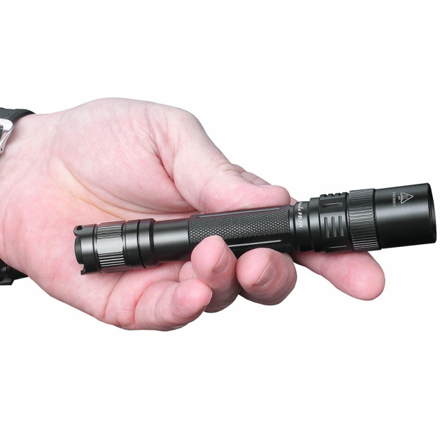 Fenix FD20 Rotary Focusing Flashlight Fenix FD20 Rotary Focusing Flashlight