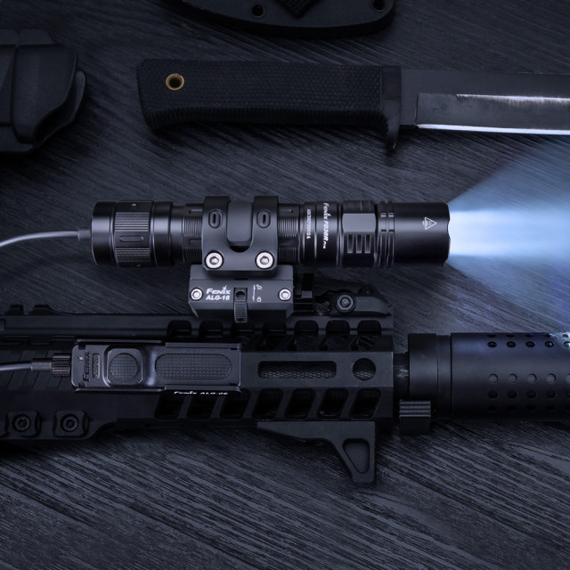 Taskulamppu Fenix PD36R PRO + E03R V2.0 paketti Taskulamppu Fenix PD36R PRO + E03R V2.0 paketti